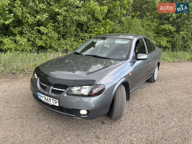 Nissan Almera (2003)