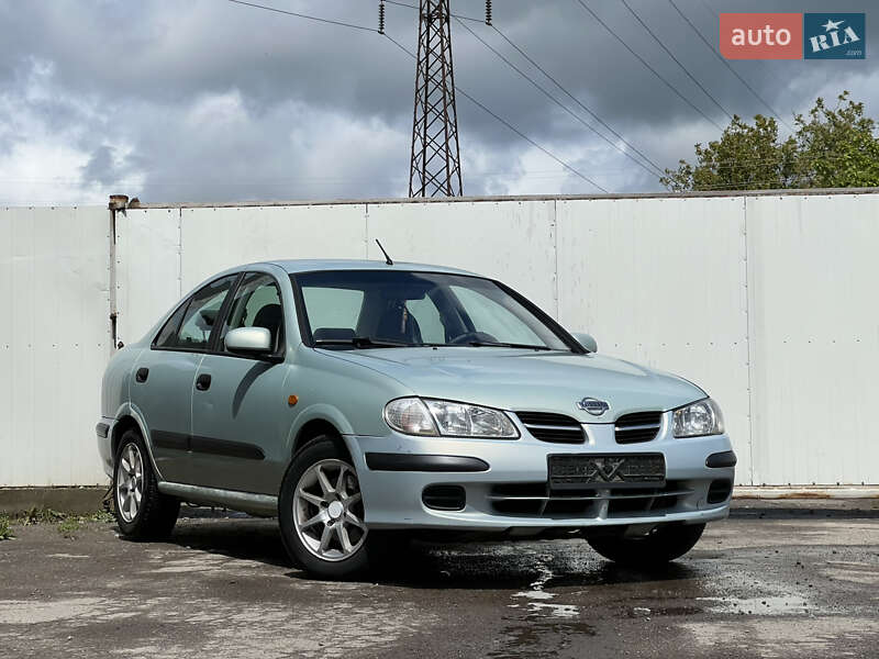 Nissan Almera (2002)