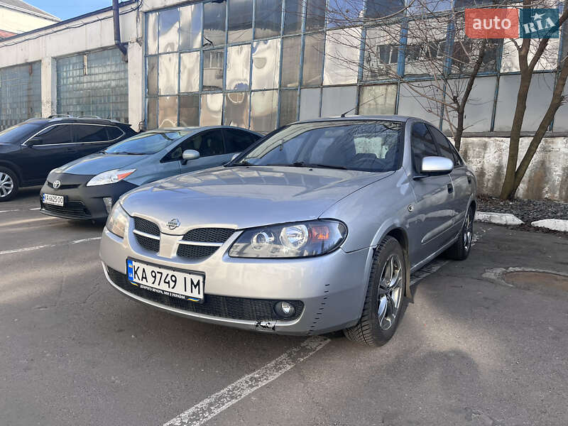 Nissan Almera (2005)
