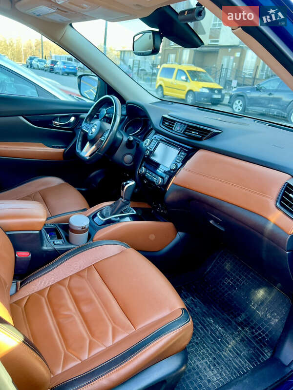 Nissan Rogue (2016)