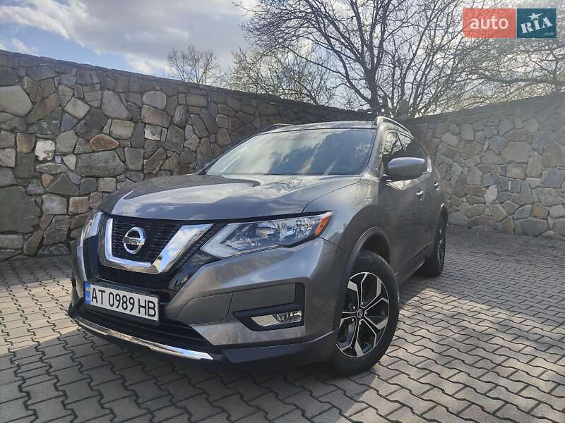 Nissan Rogue (2016)