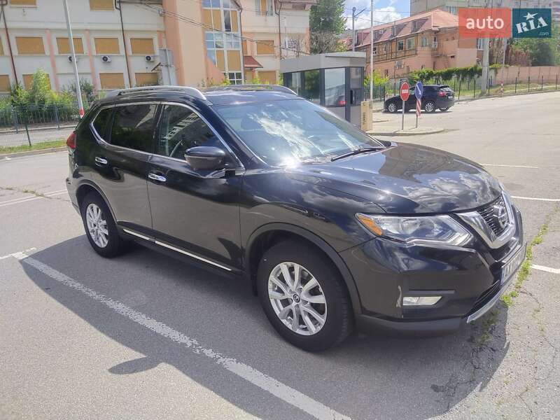 Nissan Rogue (2016)
