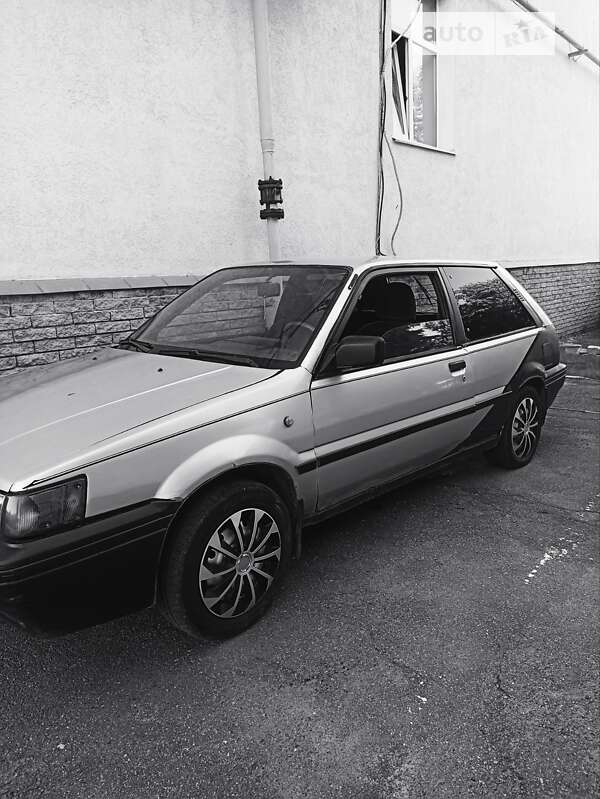 Nissan Sunny (1989)