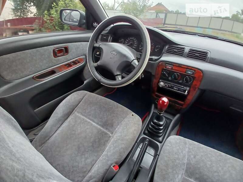 Nissan Sunny (1996)