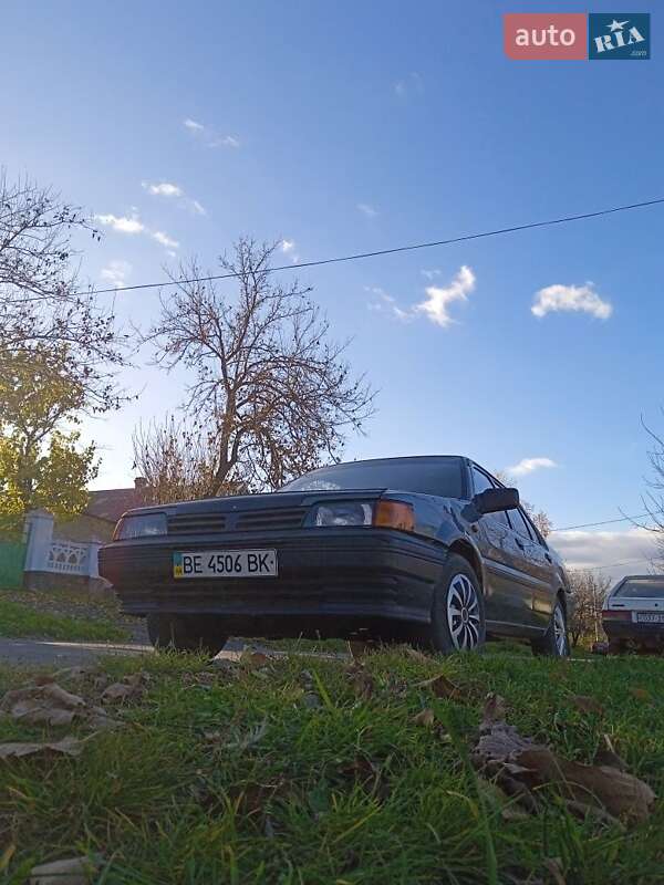 Nissan Sunny (1987)