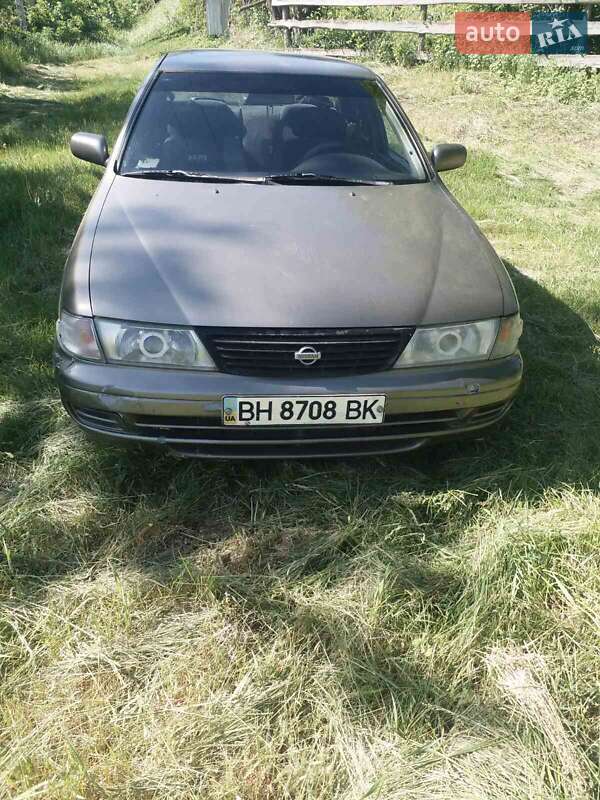 Nissan Sunny (1996)
