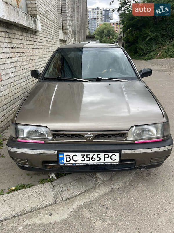 Nissan Sunny (1992)