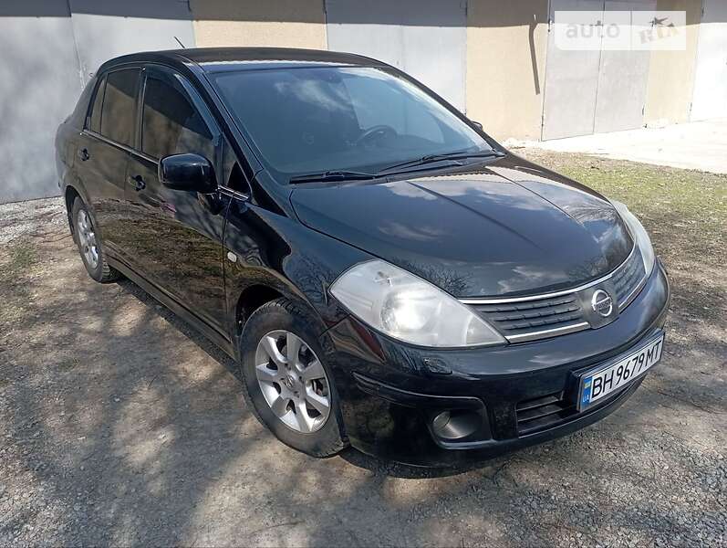 Nissan Tiida (2008)