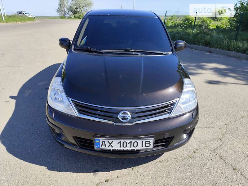 Nissan Tiida (2012)