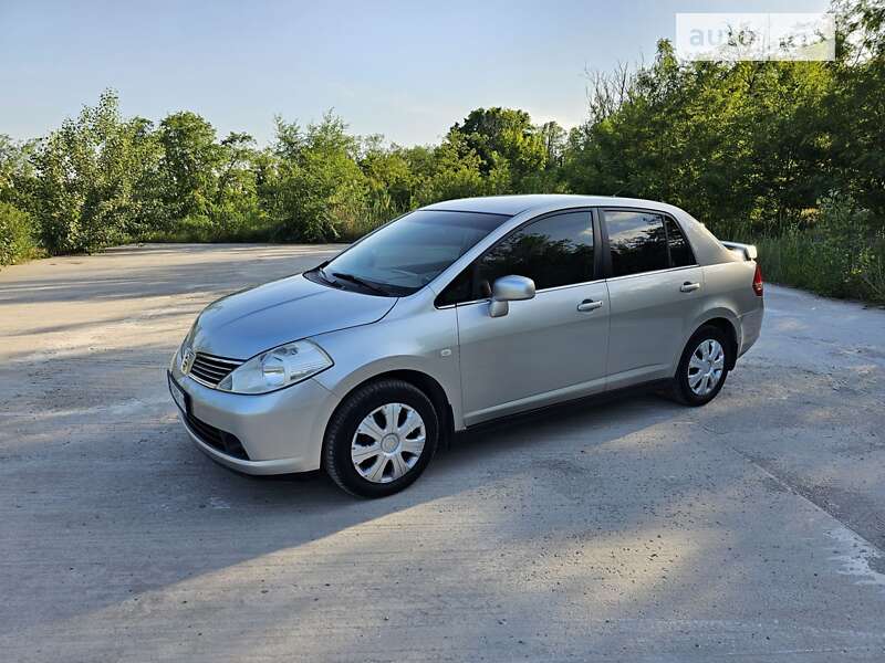Nissan Tiida (2007)