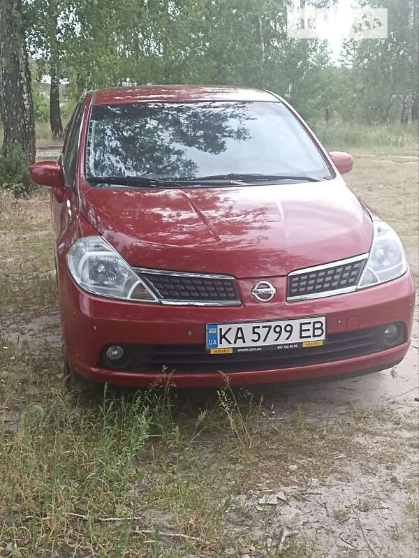 Nissan Tiida (2008)