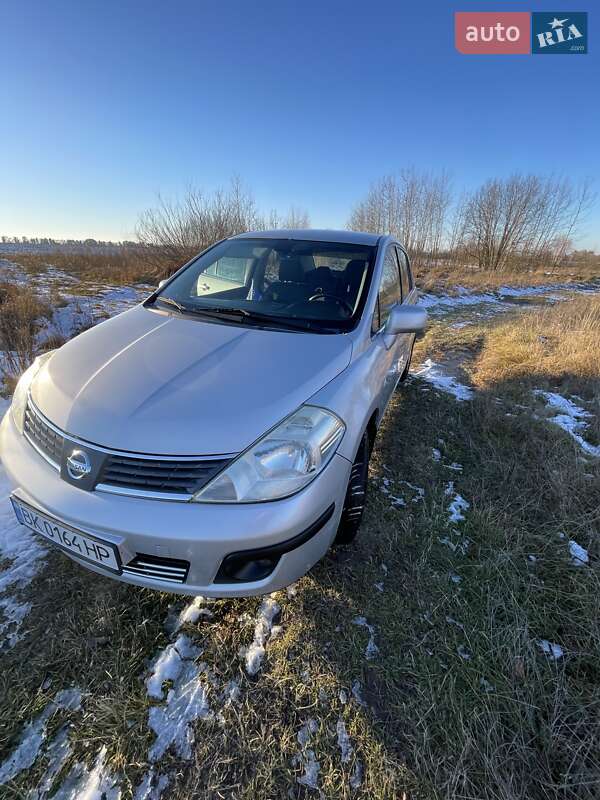 Nissan Tiida (2008)