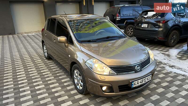 Nissan Tiida (2008)