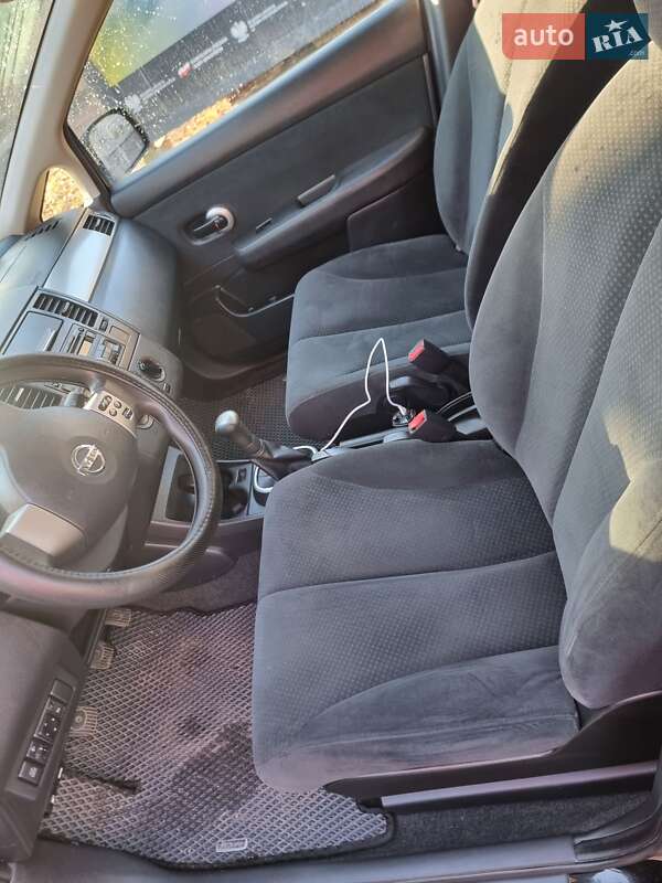 Nissan Tiida (2011)