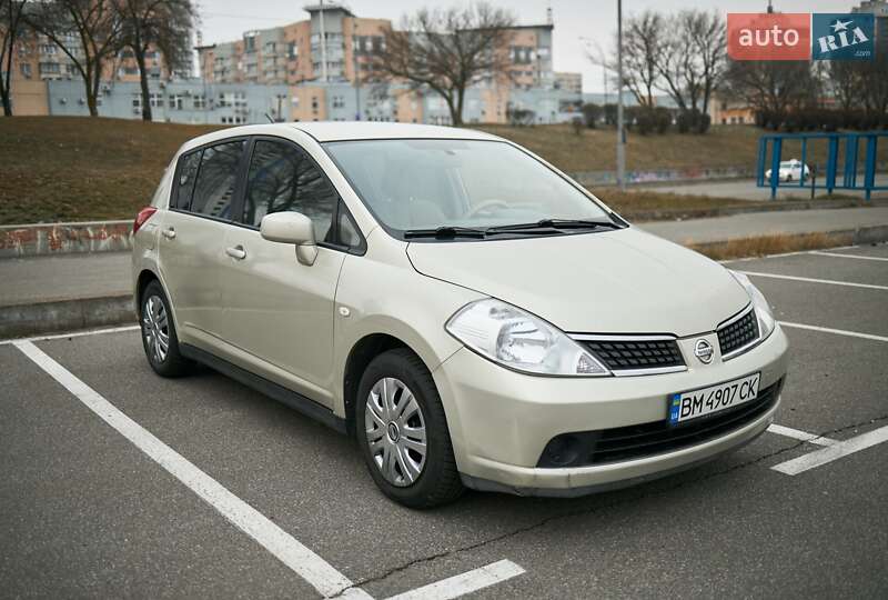 Nissan Tiida (2008)