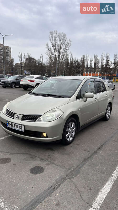 Nissan Tiida (2008)