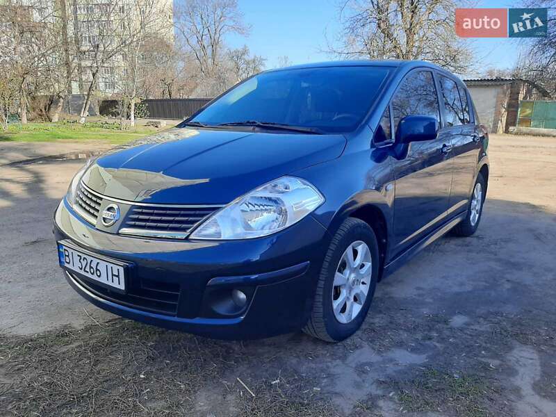 Nissan Tiida (2012)