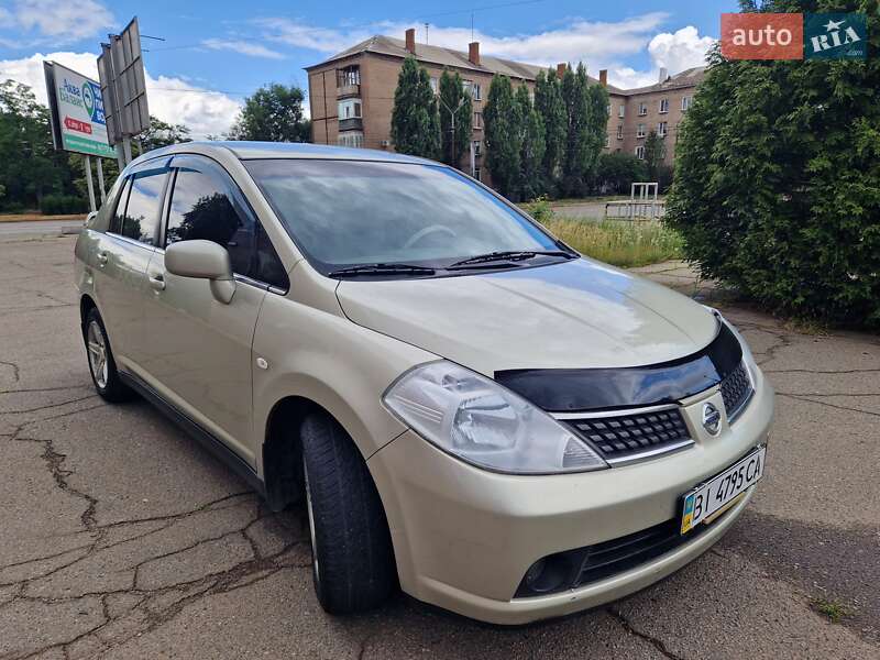 Nissan Tiida (2007)