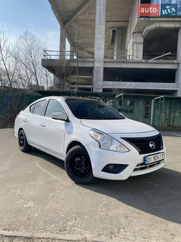 Nissan Versa (2017)