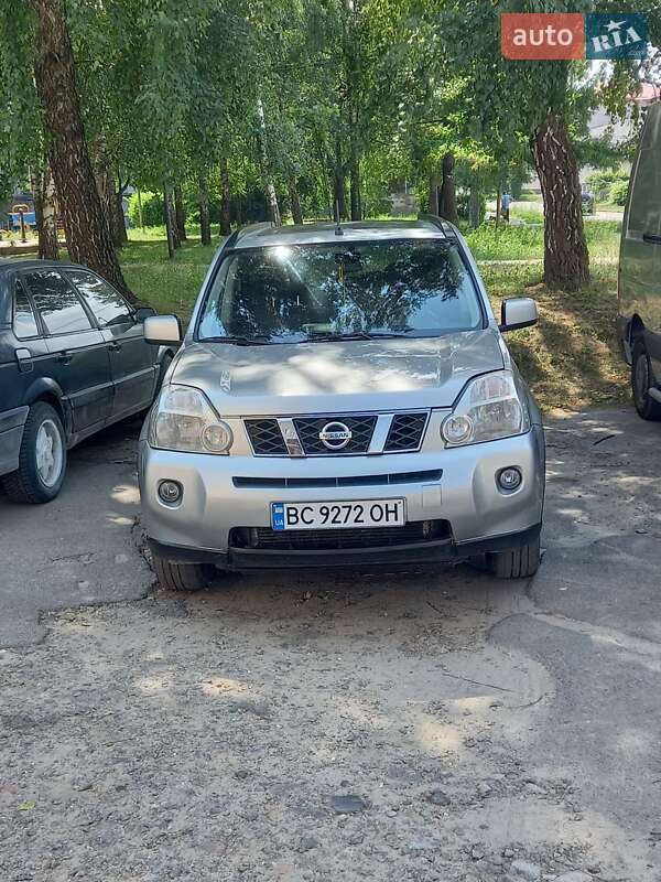 Nissan X-trail (2010)
