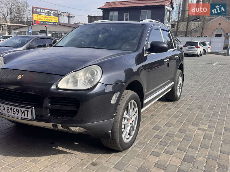 Porsche Cayenne (2005)