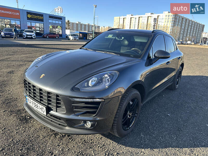 Porsche Macan (2016)