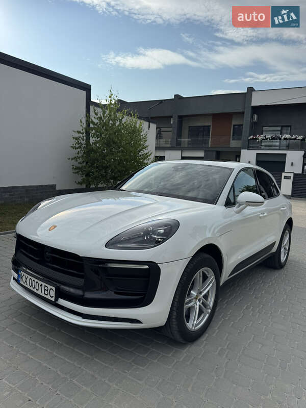 Porsche Macan (2023)