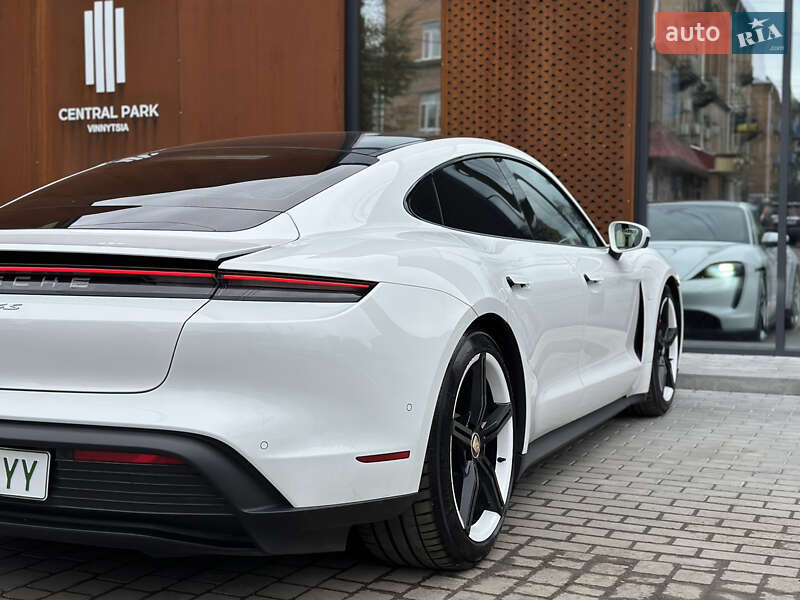 Porsche Taycan (2020)