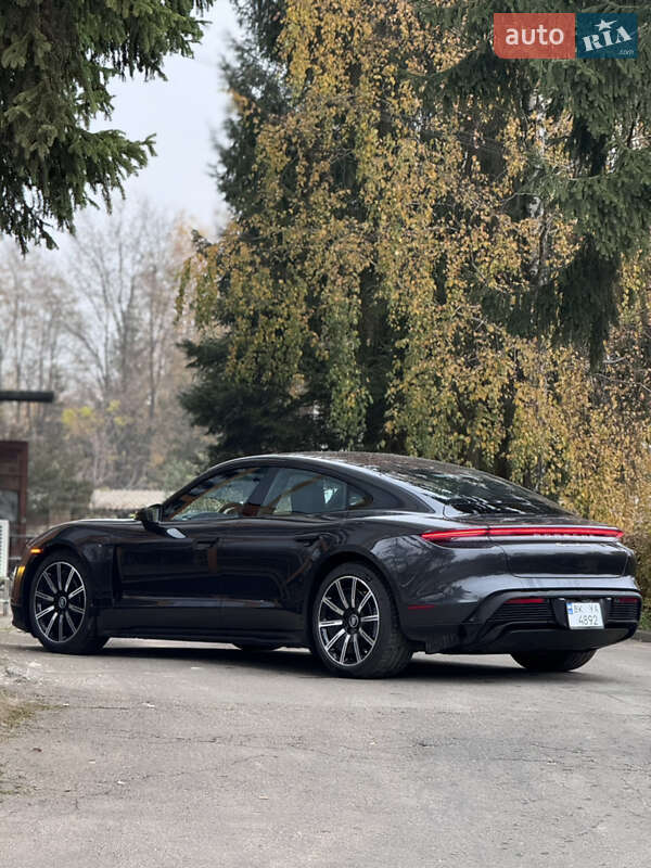 Porsche Taycan turbo (2020)
