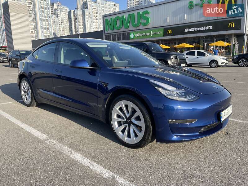 Tesla Model 3 (2022)