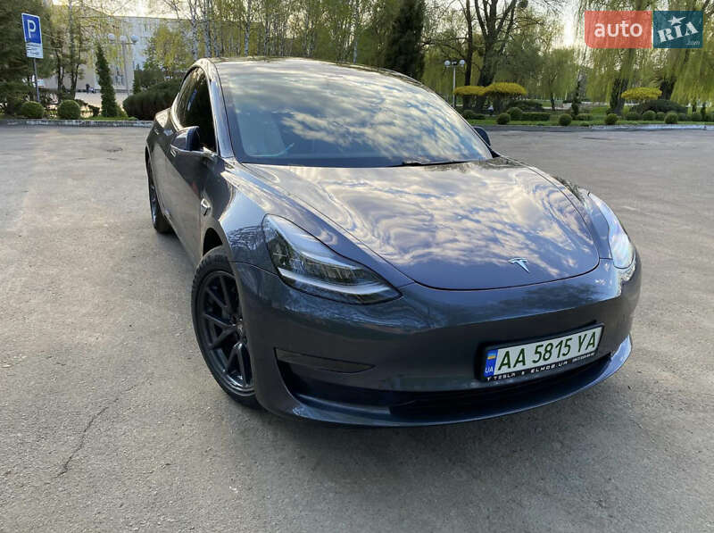 Tesla Model 3 (2019)