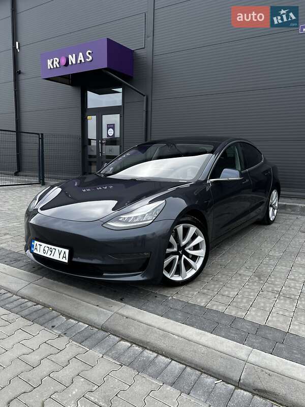 Tesla Model 3 (2019)