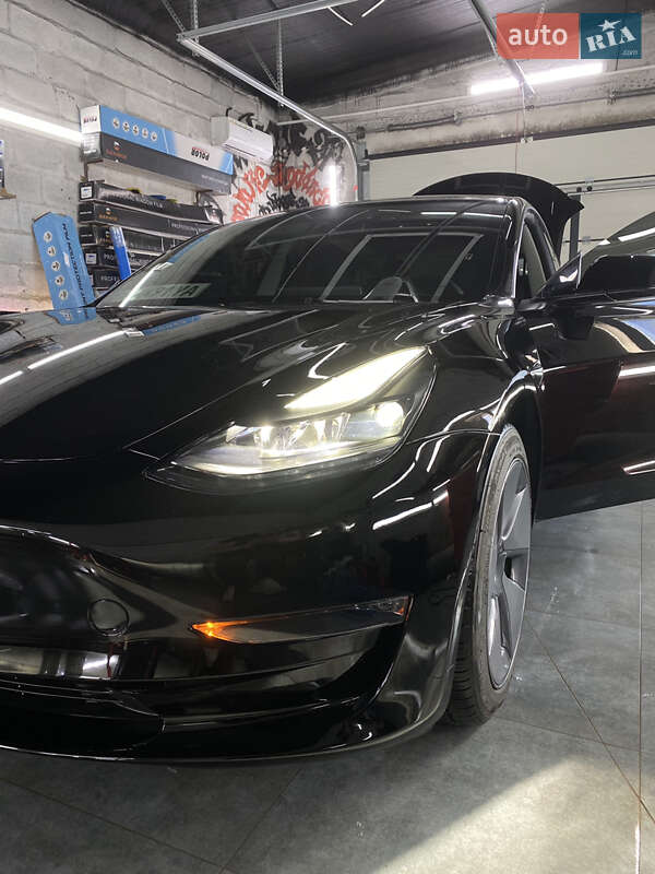 Tesla Model 3 (2023)