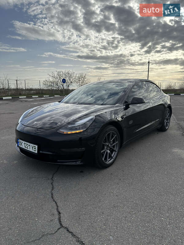 Tesla Model 3 (2021)