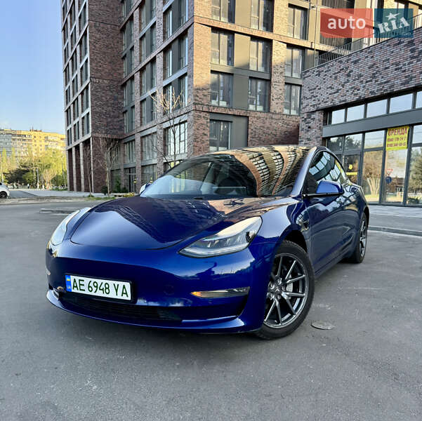 Tesla Model 3 (2019)