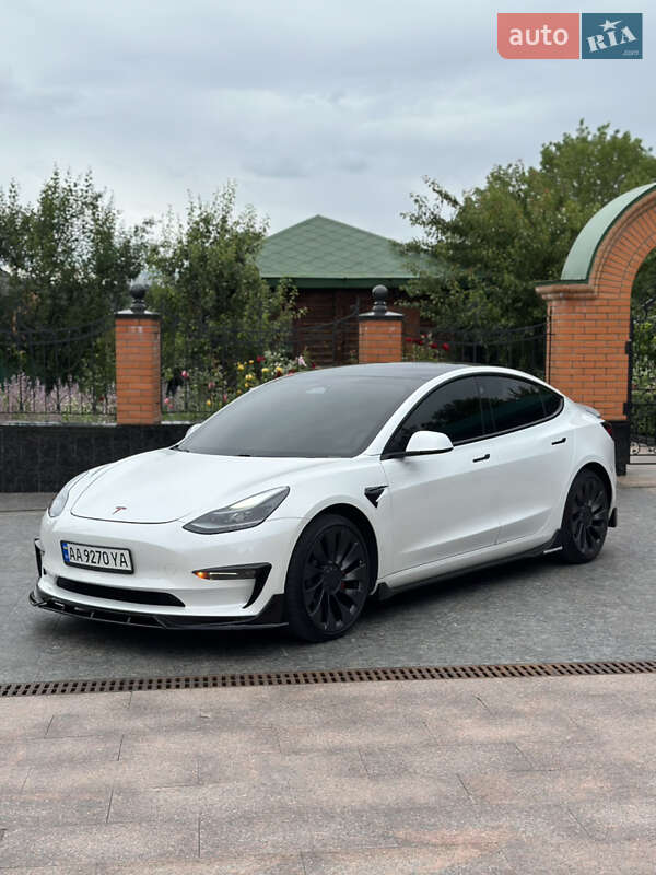Tesla Model 3 (2021)