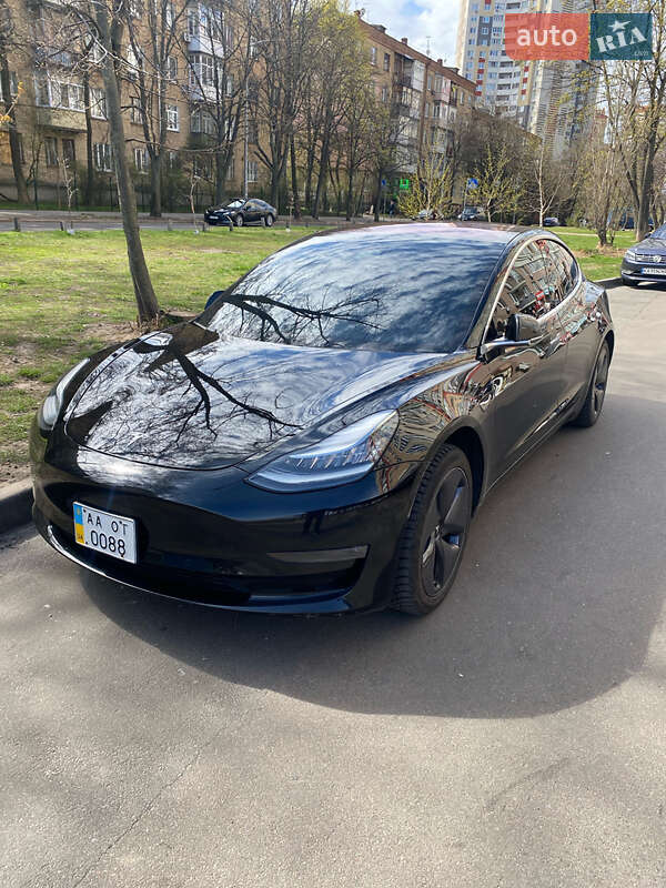 Tesla Model 3 (2018)