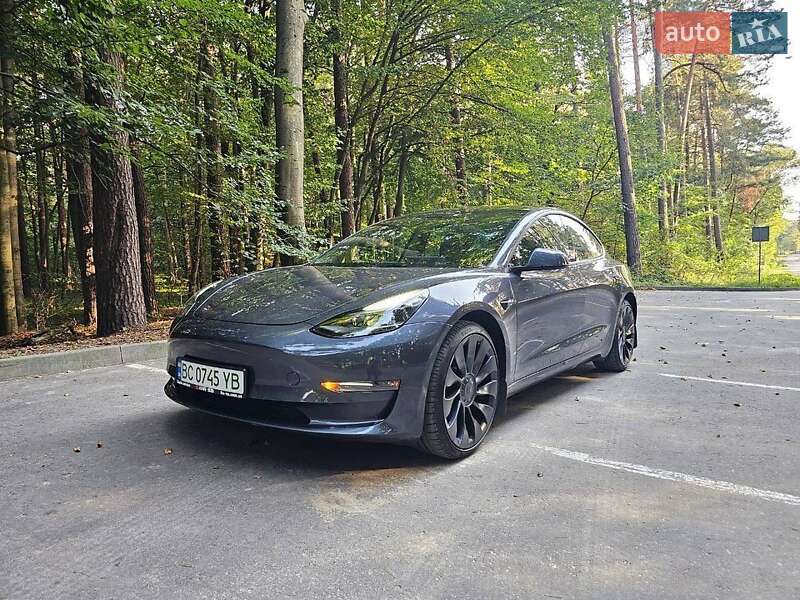 Tesla Model 3 (2023)