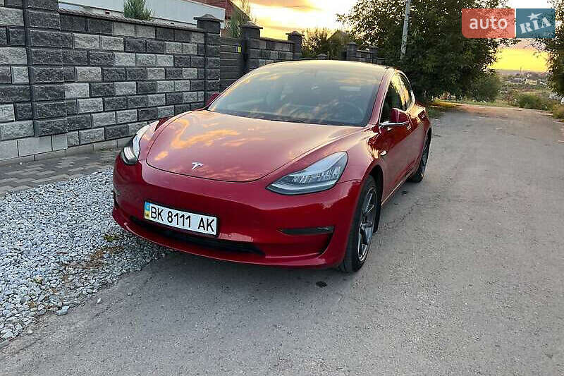 Tesla Model 3 (2019)