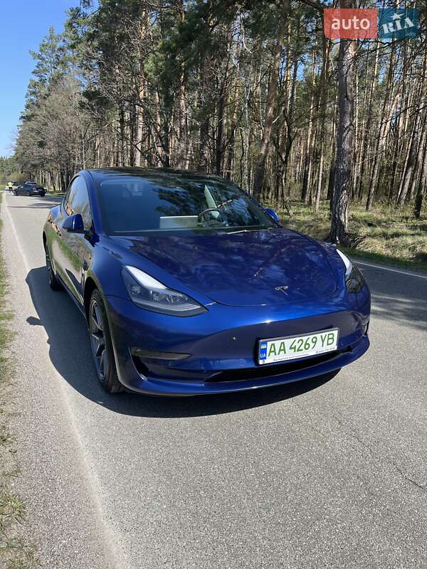 Tesla Model 3 (2022)