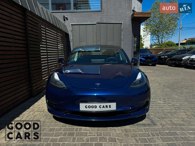 Tesla Model 3 (2023)