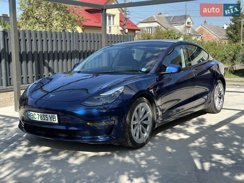 Tesla Model 3 (2022)