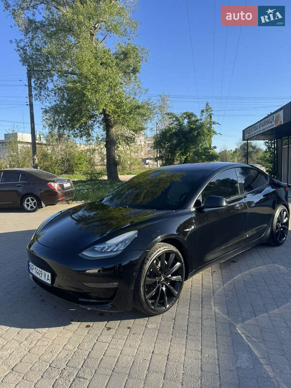 Tesla Model 3 (2018)