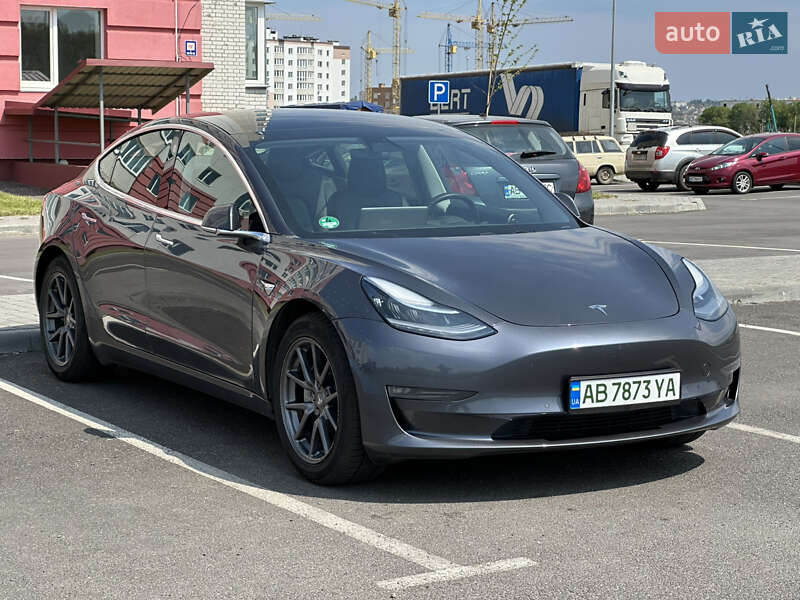 Tesla Model 3 (2019)