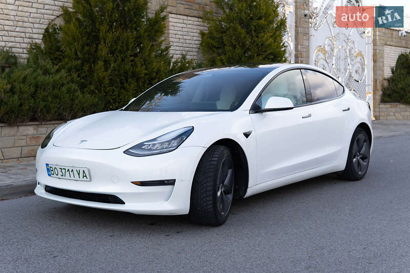 Tesla Model 3 (2019)