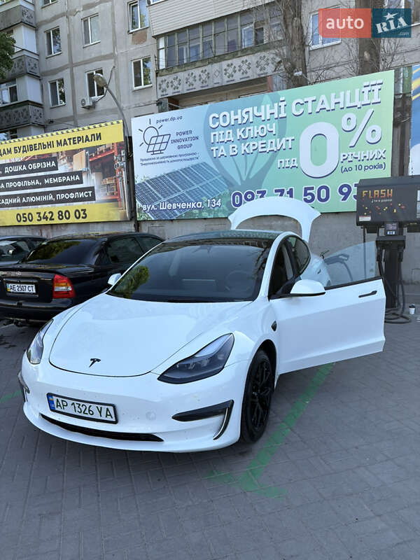 Tesla Model 3 (2023)