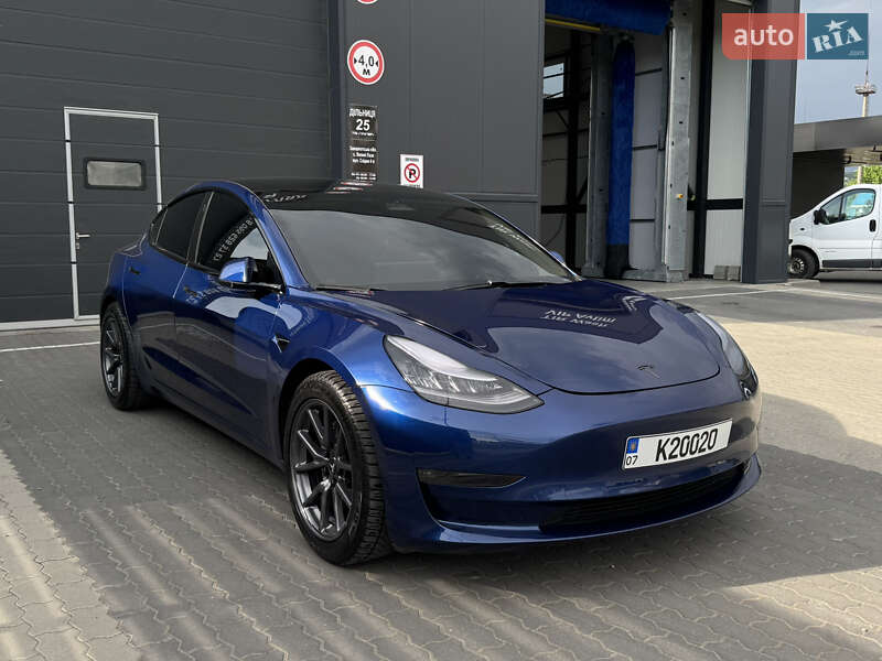 Tesla Model 3 (2019)