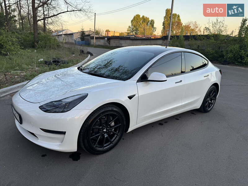 Tesla Model 3 (2022)