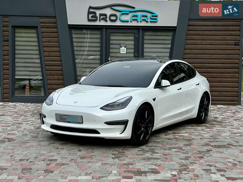 Tesla Model 3 (2021)