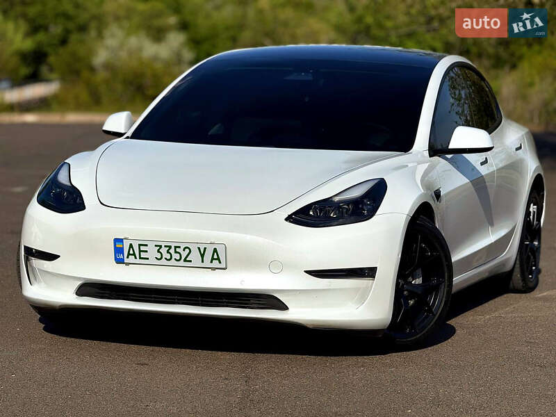 Tesla Model 3 (2021)